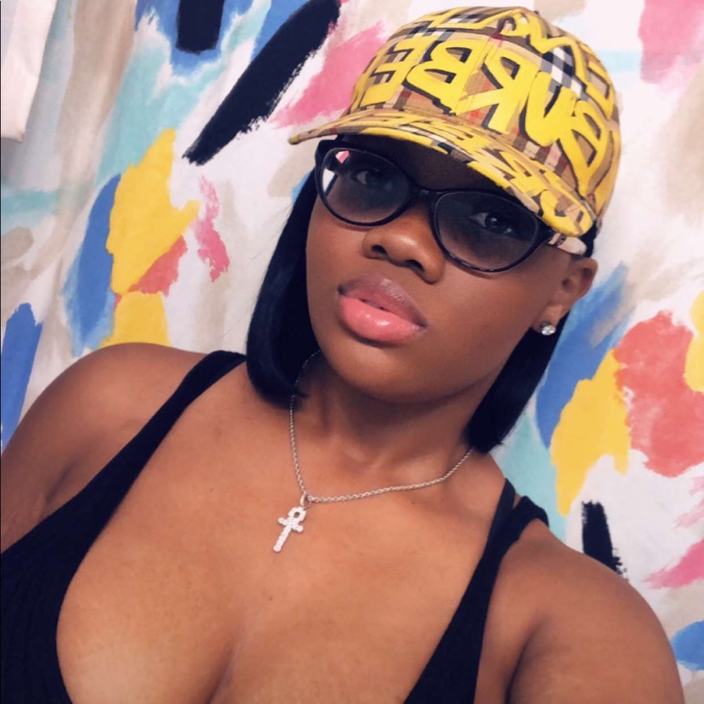 Meet your Posher, Janay